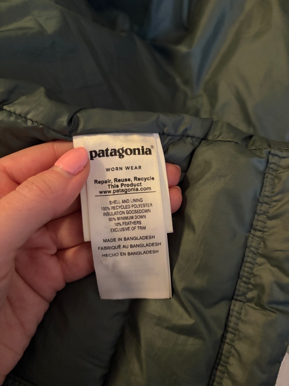 Patagonia Women's Puffer Jacket in Sage Green - Picture 8 of 13